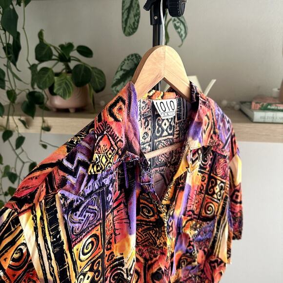 IOIO Womens Unique Vintage Rayon Shirt S Abstract Tribal Print Button Up Boho - Picture 4 of 8